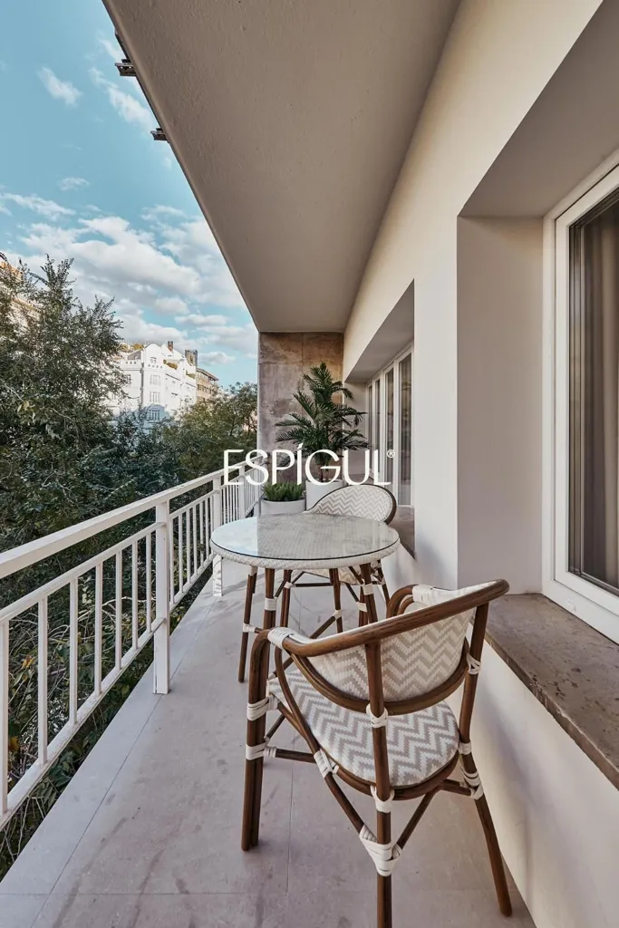 balcony