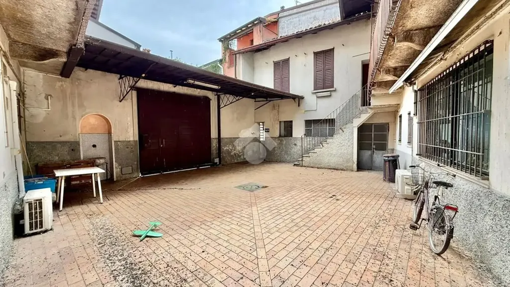 Jardin - Independent House with Shops in Treviglio Historic Centre
