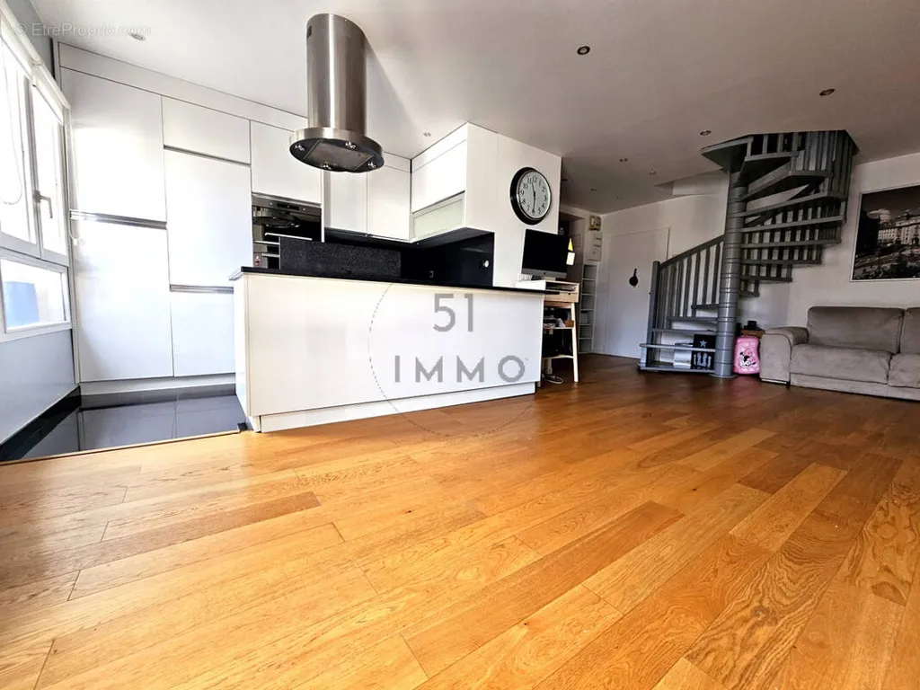 Elutuba - Duplex with East-Facing Living in Bagneux