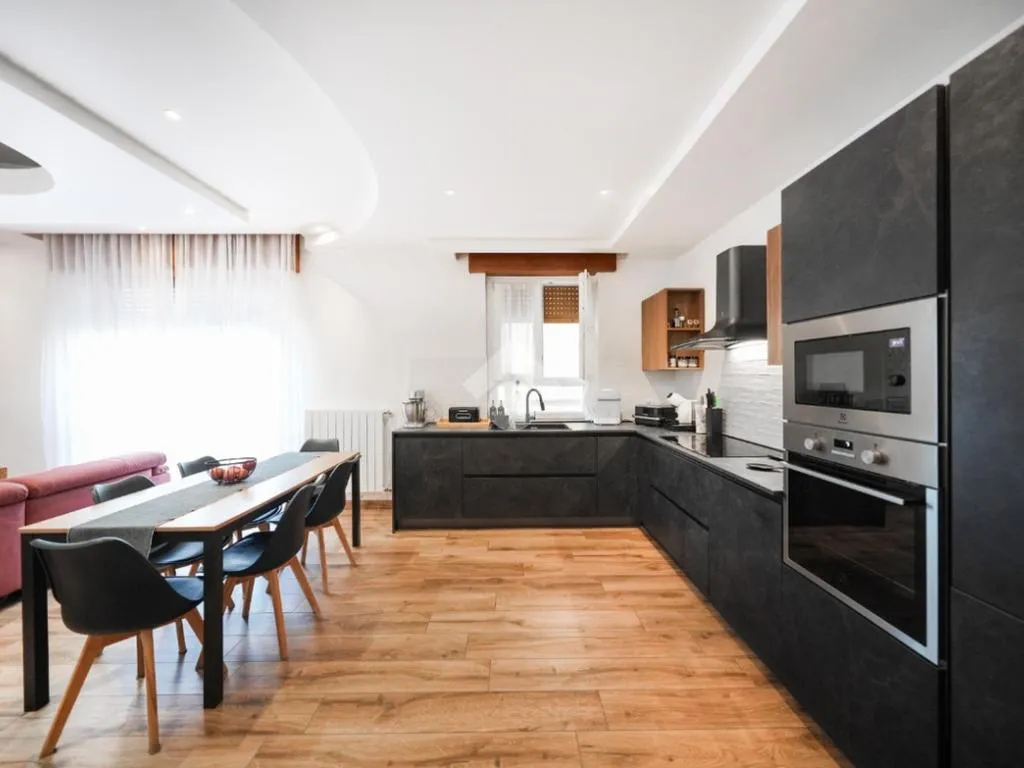 Cuisine - Rustic Villa with Balcony in Verano Brianza