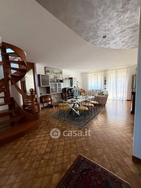 Elutuba - Two-Level Lake View Apartment in Buguggiate