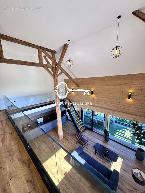 Elutuba - Renovated Duplex with Panoramic Valley View in Marnaz