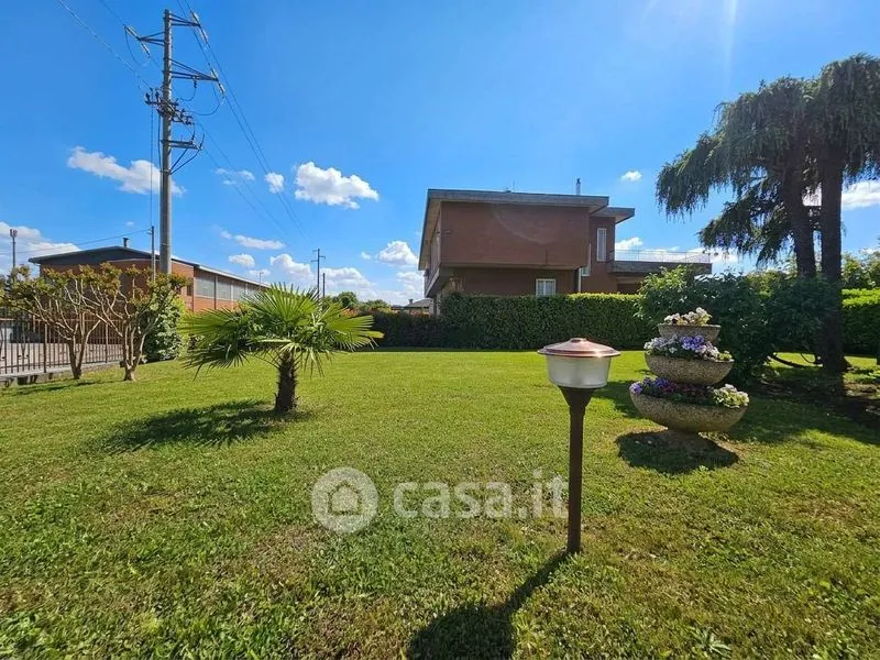 Aed - Villa with Private Garden in Palazzago