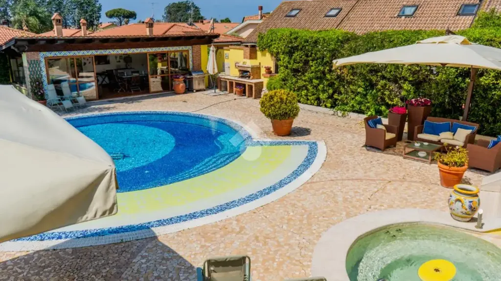Bassein - Prestigious Villa with Private Pool in Ardea