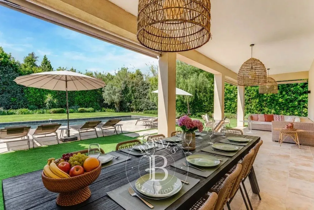 Terrace - Luxury Villa with Pool in Saint-Tropez