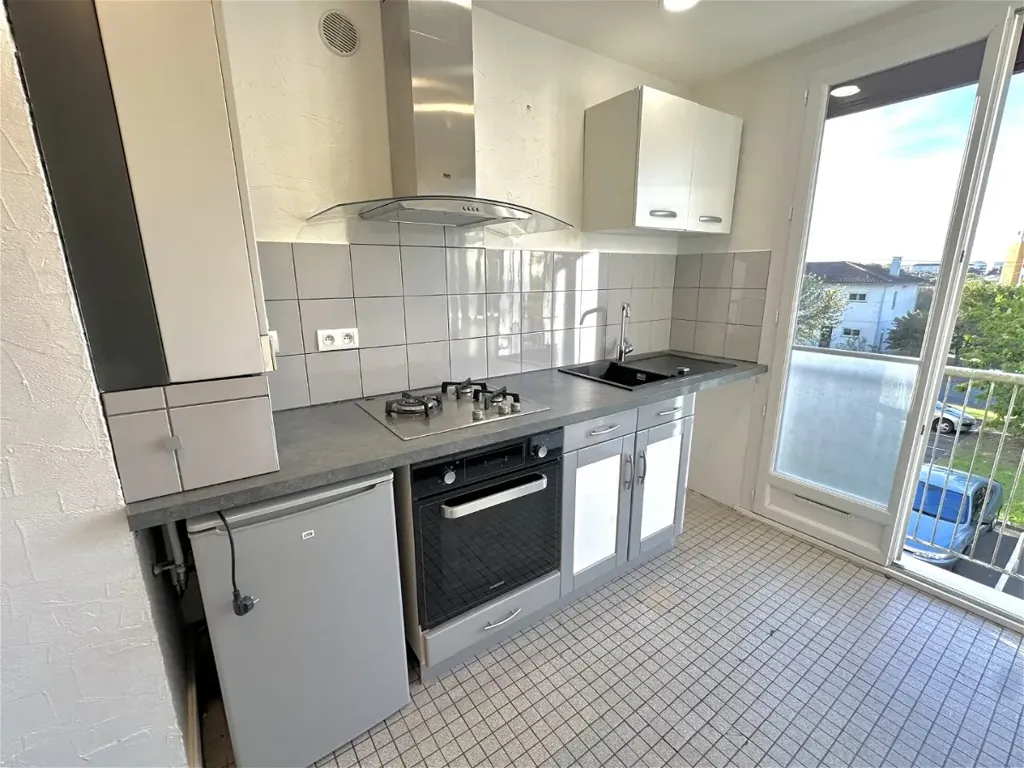 Cuisine - Appartement avec Balcon au 1er Étage