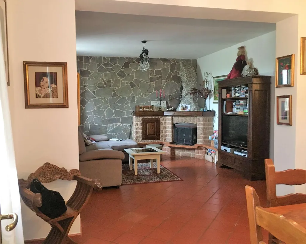 Dining Room - Detached Rustic House with Pool in Montecarlo