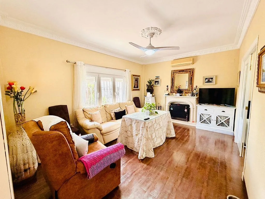 Séjour - Single-Storey Chalet with Terrace in Montequinto