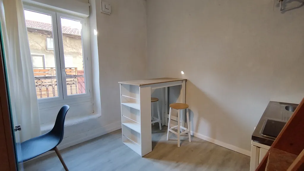 Köök - Studio with Courtyard View near Grenoble Centre