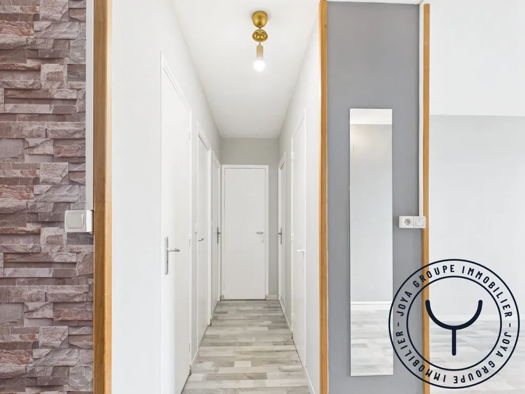 Entrée - Appartement Traversant avec Double Exposition à Saint-Julien-les-Villas