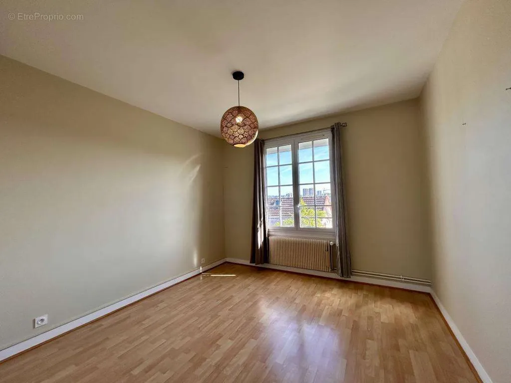 Pièces - Appartement T5 avec Balcon et Vues Dégagées