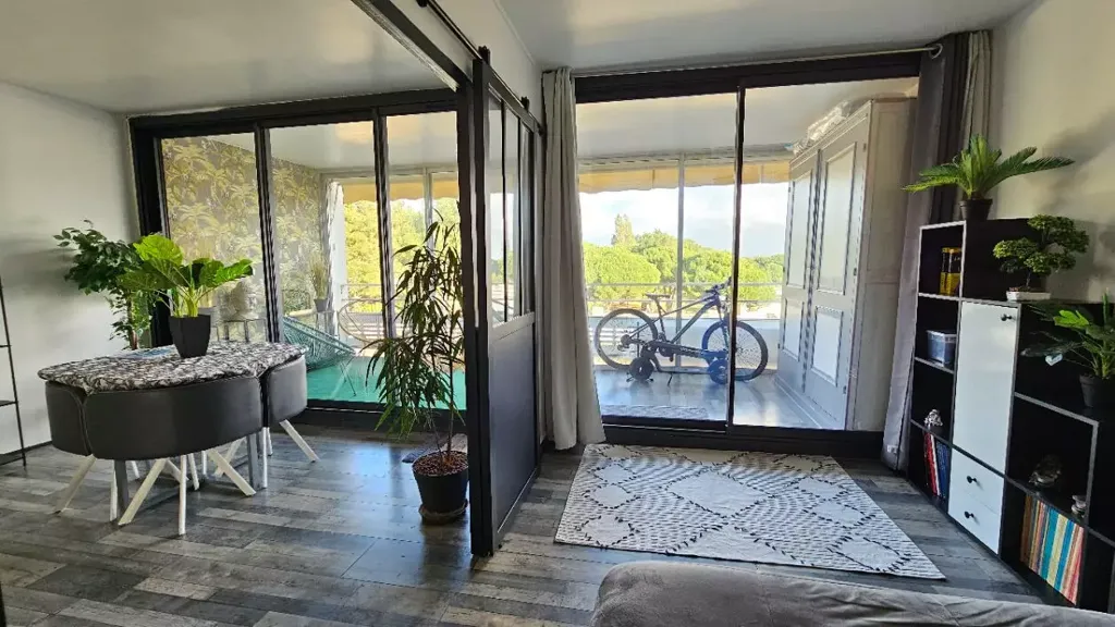 Elutuba - 3-Bedroom Apartment with Loggia in Arcachon