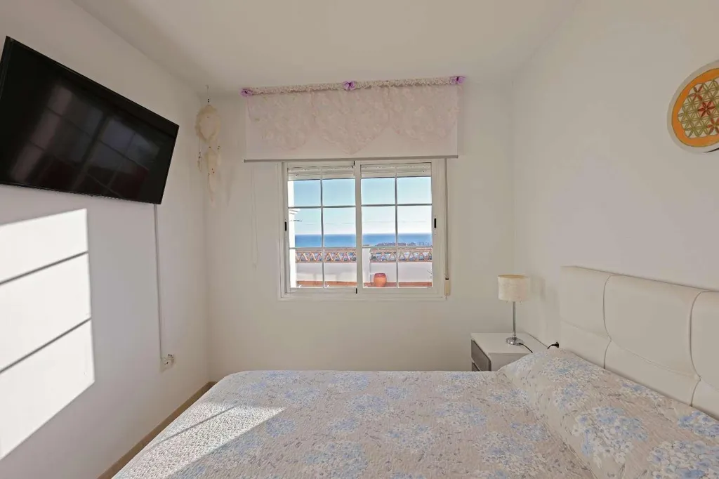 Magamistoad - South-Facing Villa with Sea Views in Torrox Park