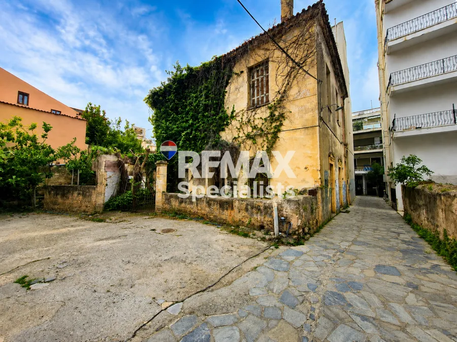 Välivaade - Neoclassical Building in Central Chania