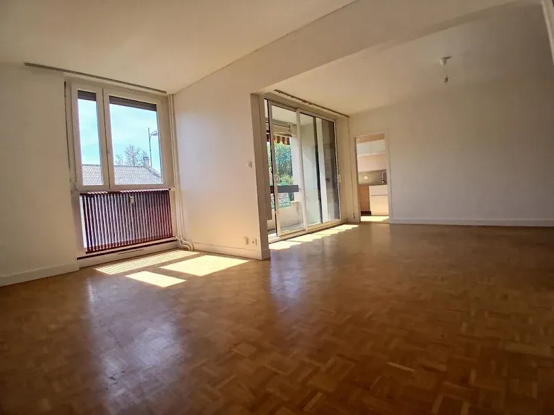 Elutuba - Renovated Apartment with Balcony in Saint-Dizier