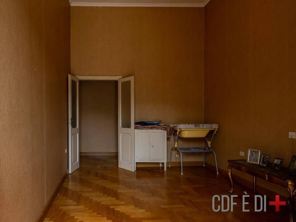 Bureau - Historic Villa with Enclosed Garden in Greccio