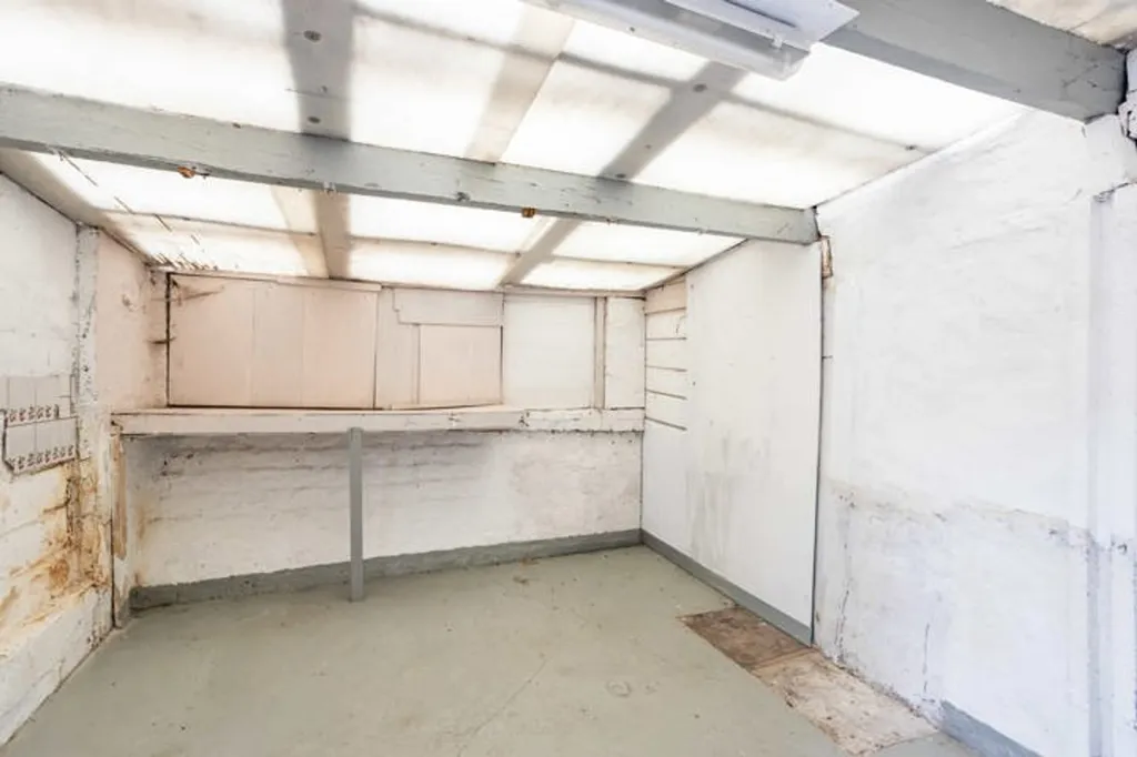 Garage - Charming House with Garden in Sint-Ulriks-Kapelle