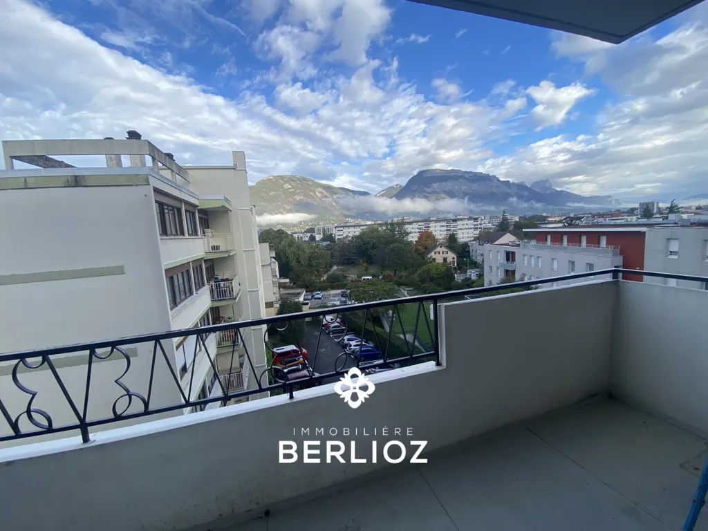 Rõdu - Modern Studio with Balcony near UGA, Grenoble