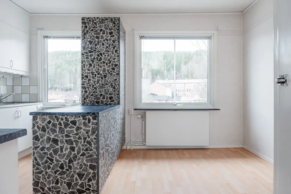 Köök - Apartment with South-Facing Balcony in Sollefteå