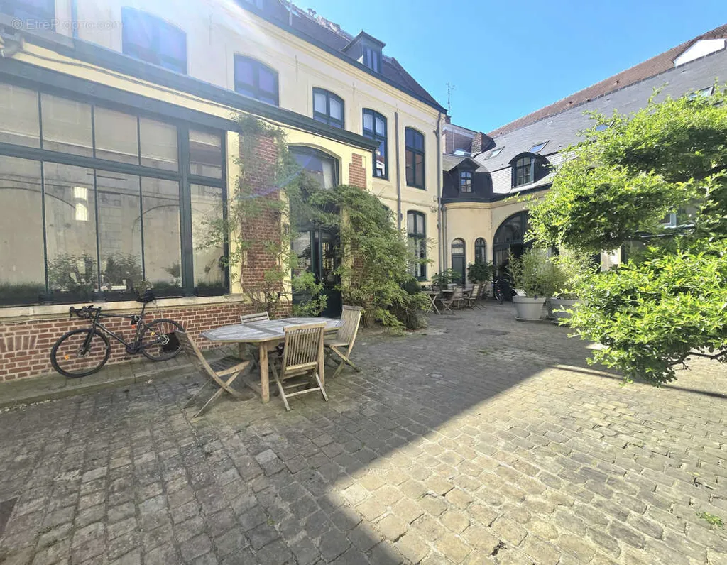 Aed - Characterful Duplex in Vieux-Lille