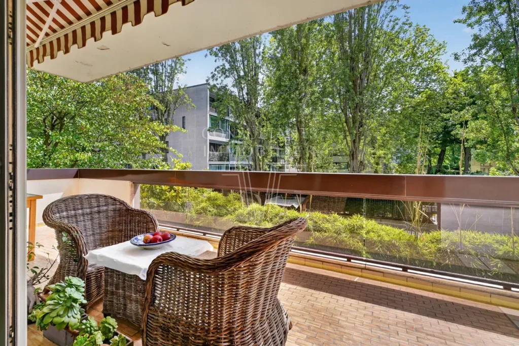 Balcone - Spacious Apartment with Balcony in Neuilly