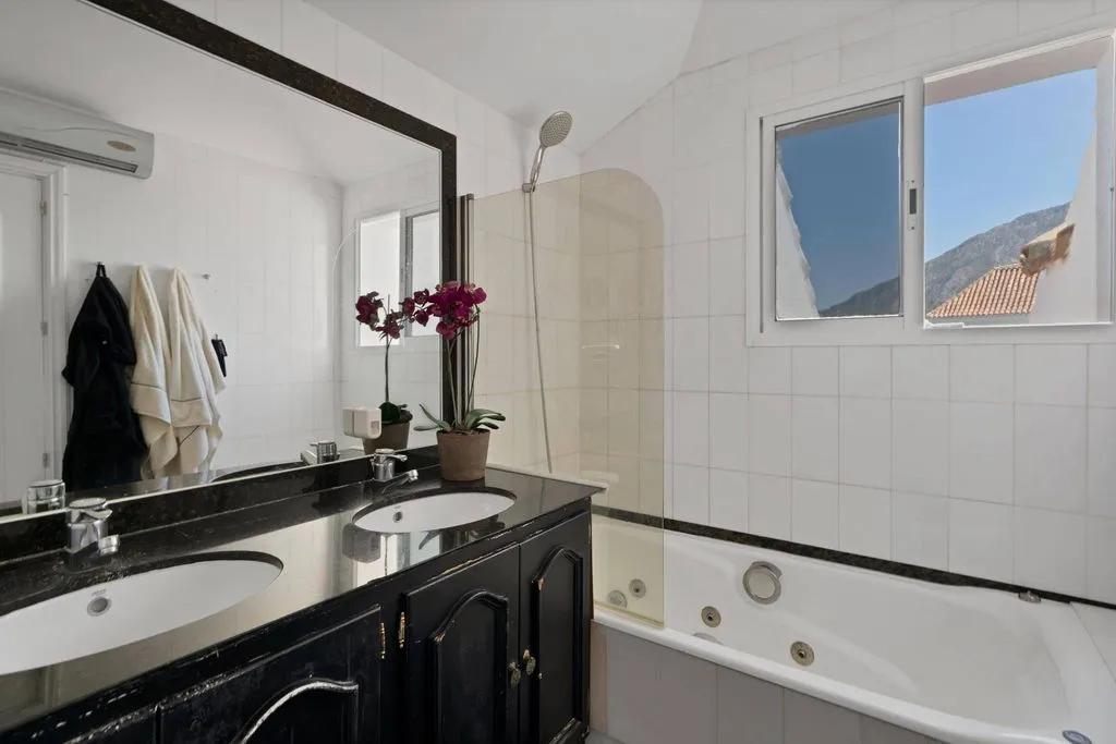 Bathrooms - Luxury Penthouse with Terraces in Marbella