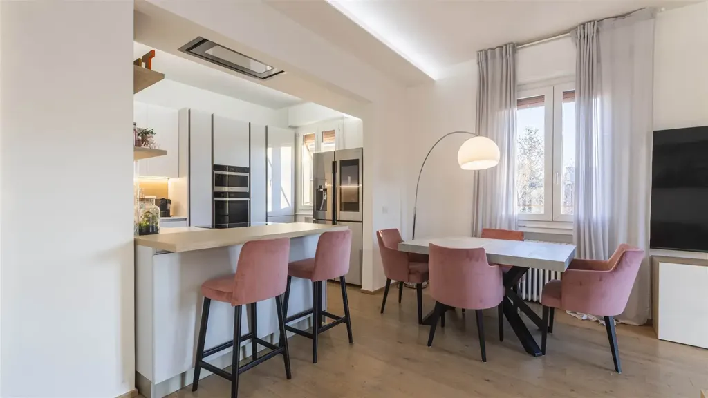 Söögituba - Rearranged Apartment with Balcony in Modena