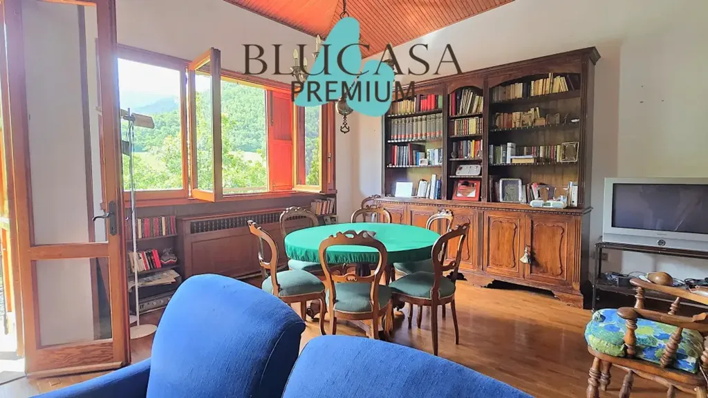 Söögituba - Terraced House with Fireplace in Bocconi