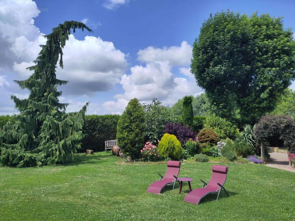 Jardin - Maison avec Piscine Chauffée à Oisy