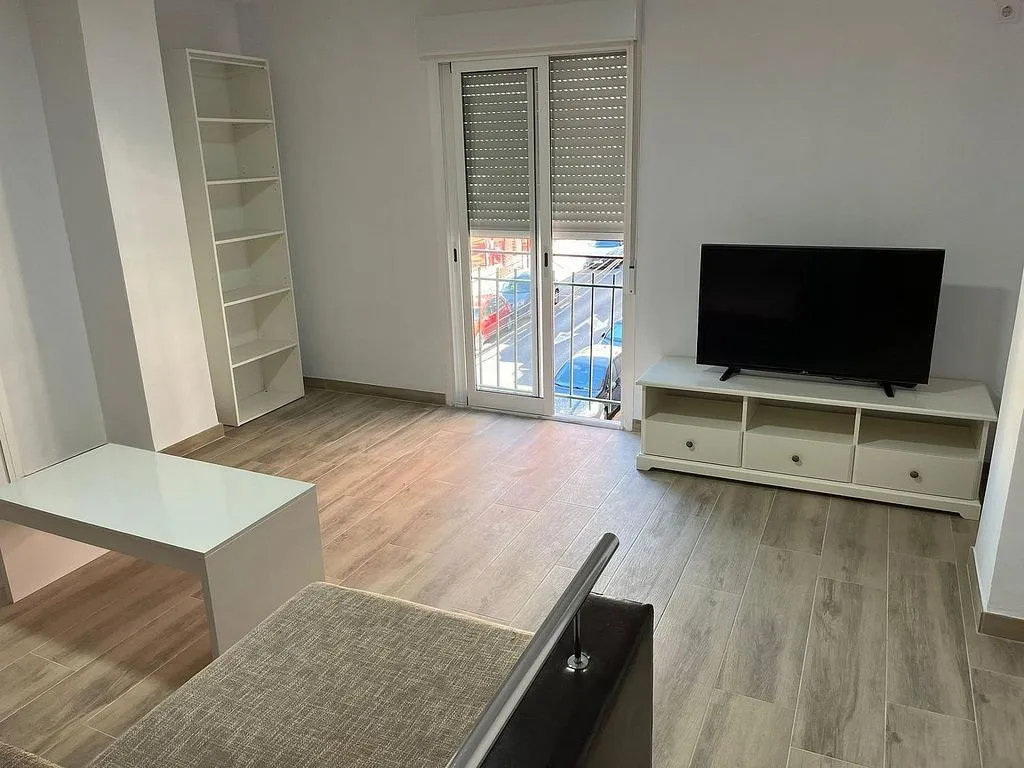 Elutuba - Student-Friendly Flat with Balcony in Altabix