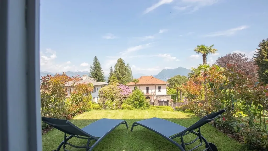 Aed - Modern Villa with Lake View in Stresa