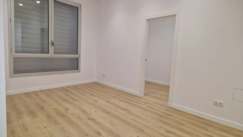 Habitaciones - Piso en planta baja con garaje en Marianao