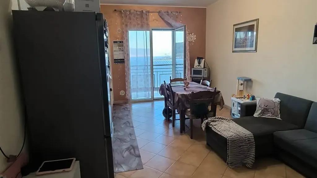 Séjour - Ground Floor Apartment with Balcony in Messina
