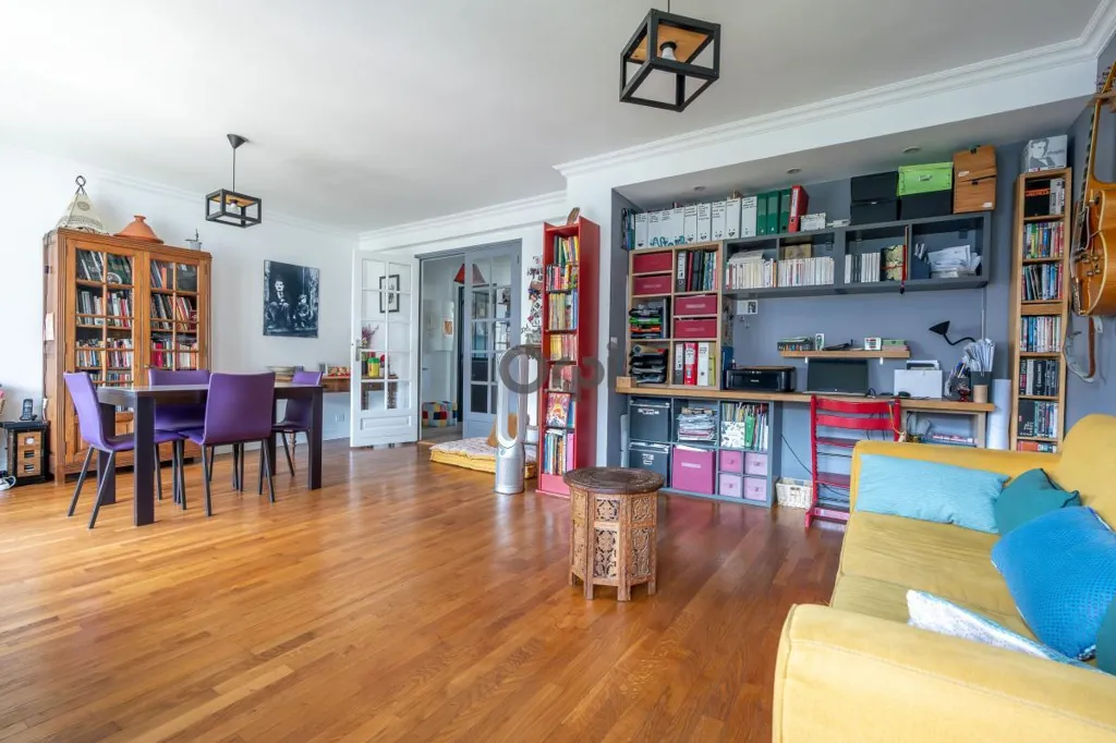 Living Room - 5-Piece Flat with Balcony in Joinville-le-Pont