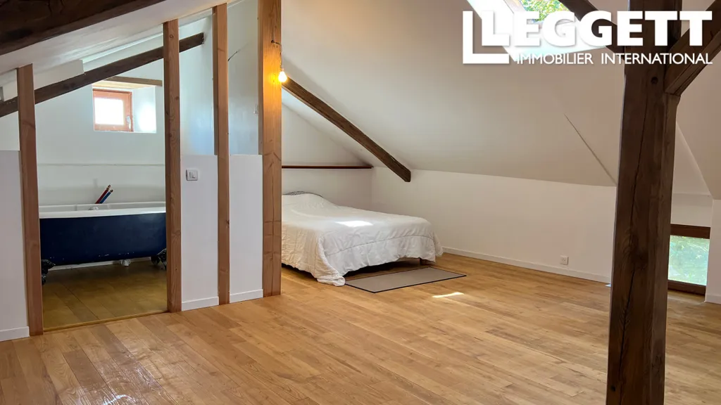 Pièces - Ensemble Rural avec Deux Maisons et Jardin de 1,75 Acre