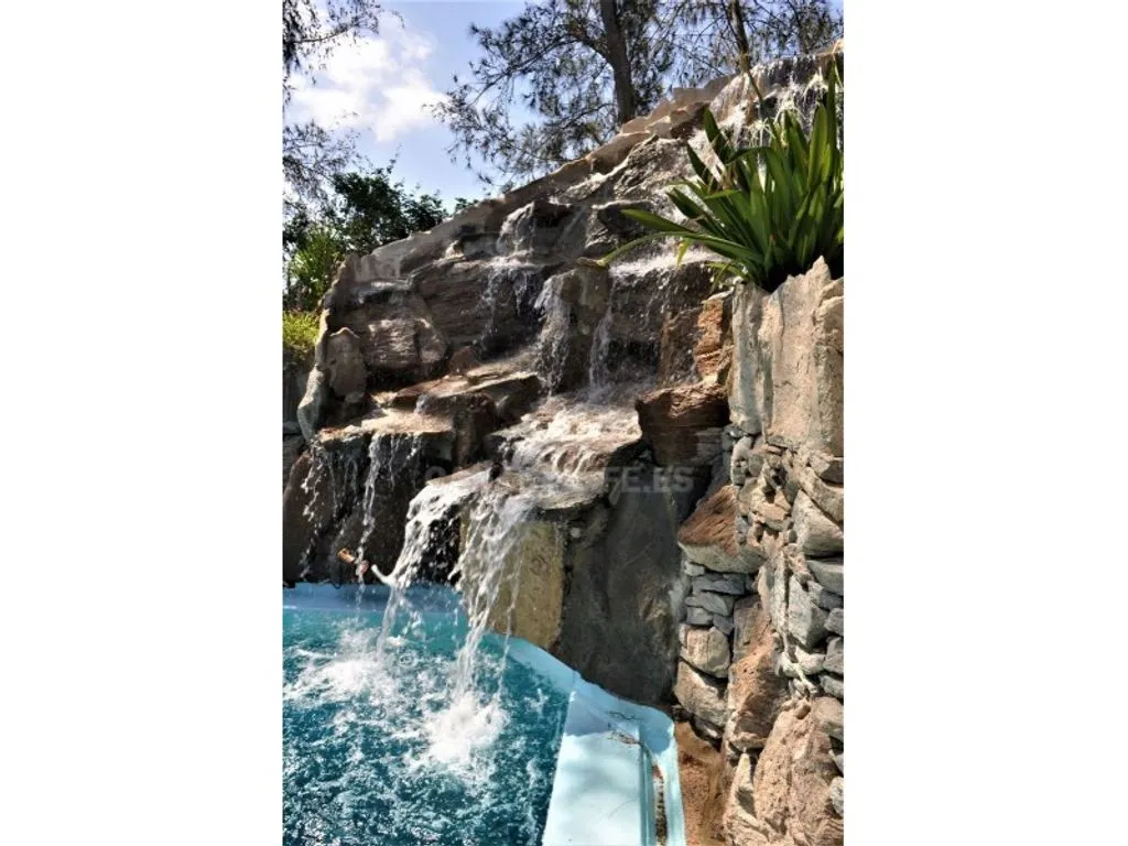 Piscine - Luxury Villa with Romanesque Features in San Bartolomé