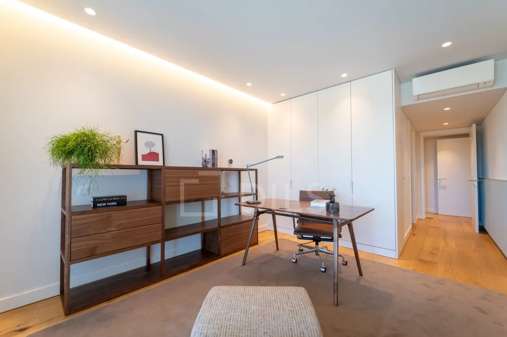 Bureau - T3 Apartment with River View in Vila Nova de Gaia
