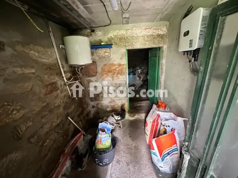 Buanderie - Two-Storey House with Solar Panels in A Cañiza