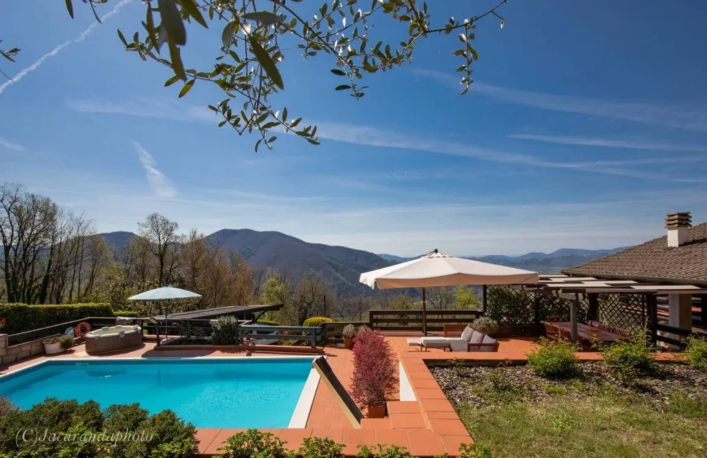 Bassein - Luxury Villa with Pool in Podenzana
