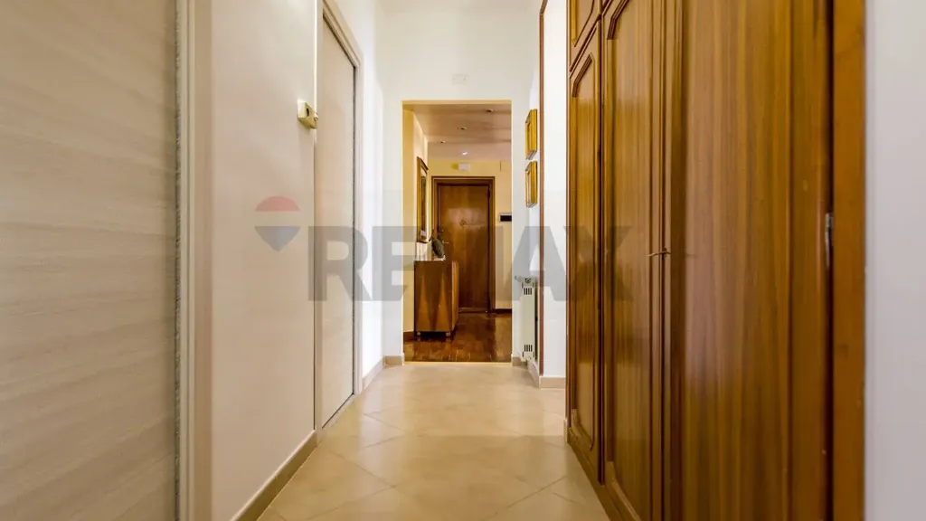 Esik - Spacious Apartment with Balcony in Palermo