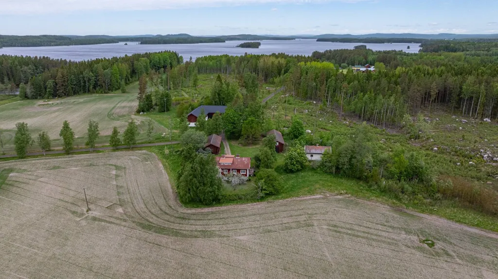 Vue aérienne - Farm with Lake Access in Granviksnäset