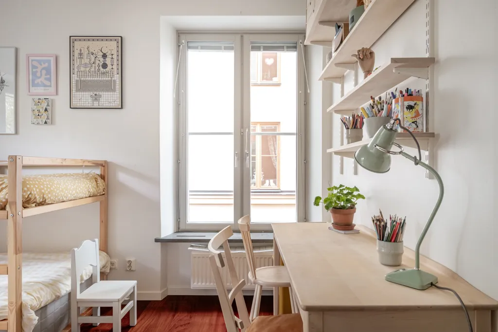Bureau - Apartment with Balcony in Kungsholmen