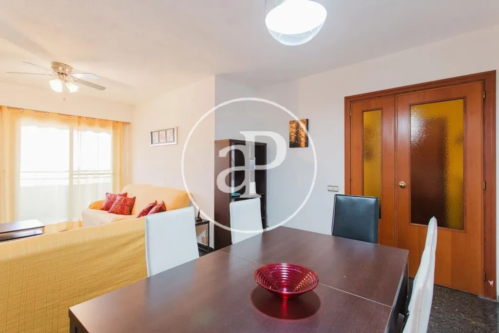 Söögituba - Furnished Flat with Balcony in Mestalla, Valencia
