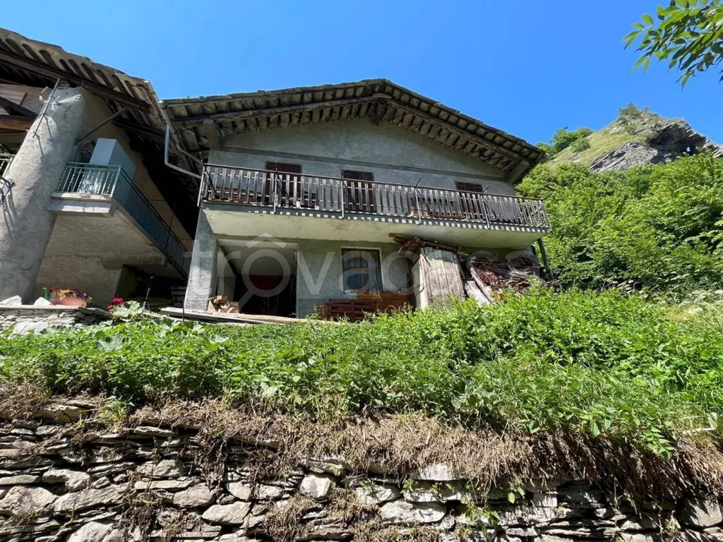Exterior - Rustic House with Garden in Bellino