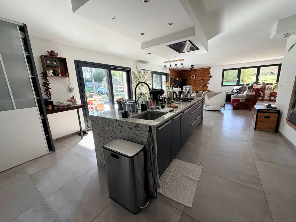 Kitchen - Contemporary House with Pool and Spa in Escource
