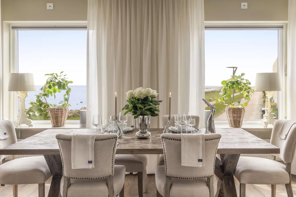 Söögituba - Seafront Apartment with Balcony in Bacchus