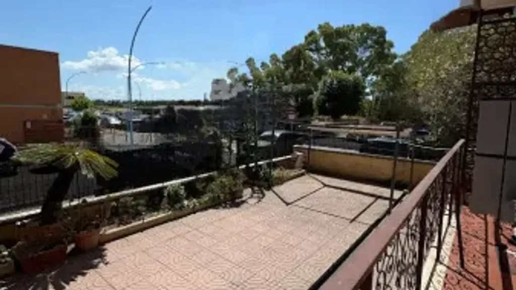 Terrass - Triplex with Private Garden in Latina