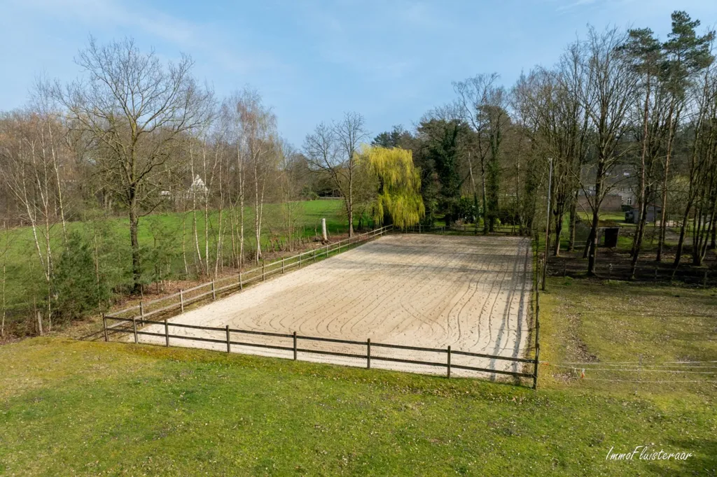 Jardin - Villa avec Piste Éclairée et Stalles à Geel