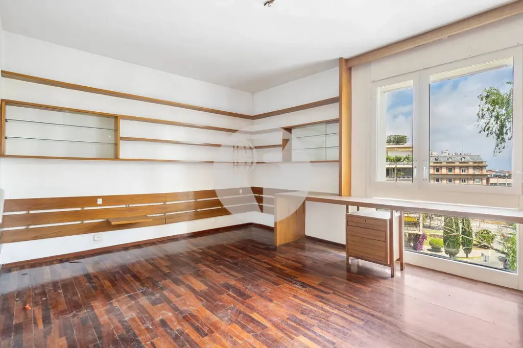 Office - Spacious Flat with Terrace in Exclusive Barcelona