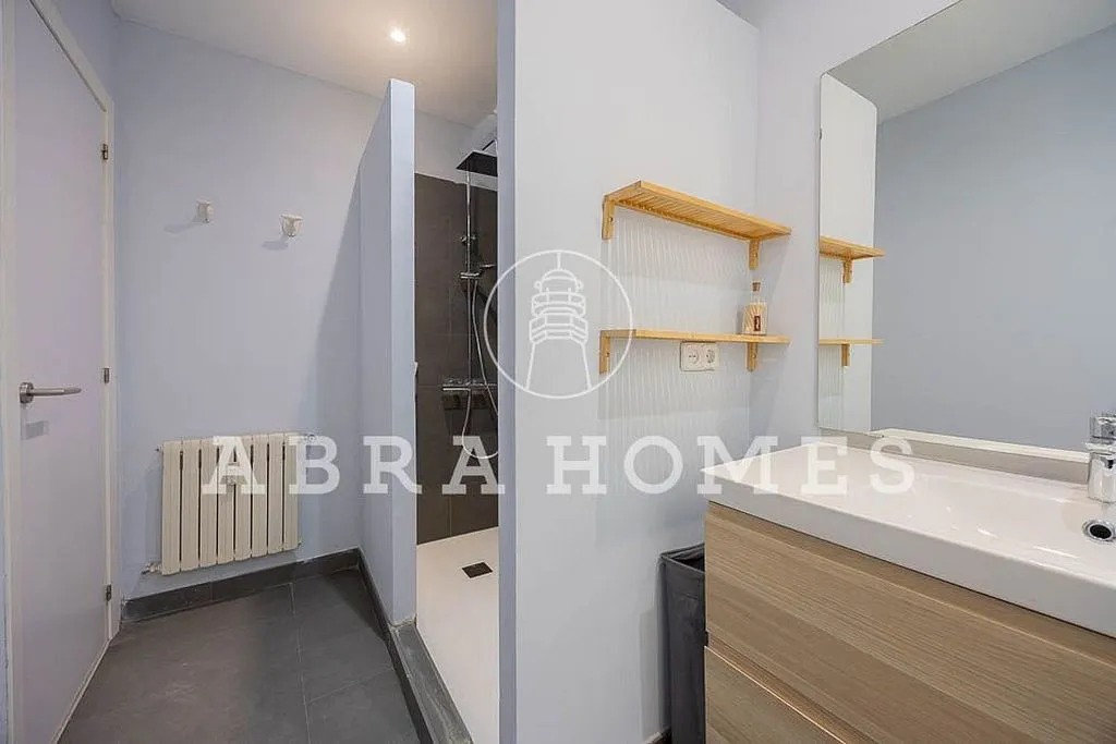 Vannitoad - Ample Light Flat with Balcony in Recoletos